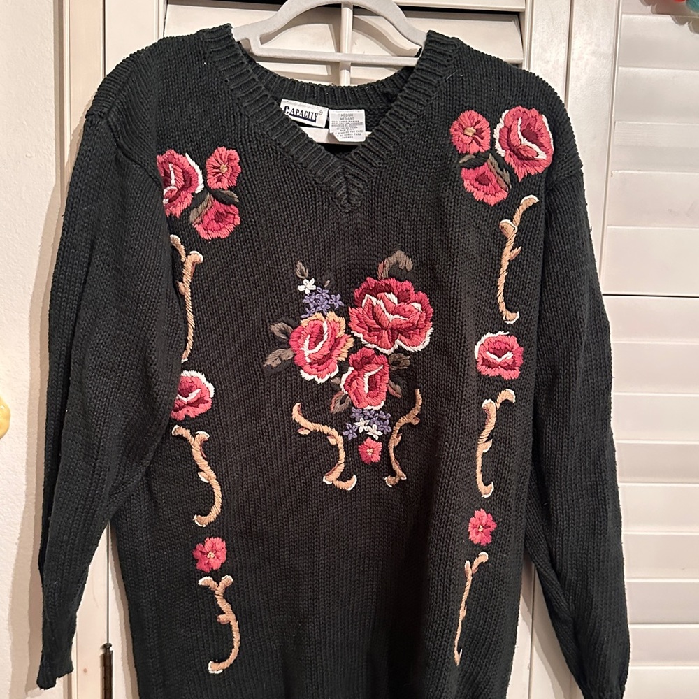 Vintage embroidered green oversized sweater!